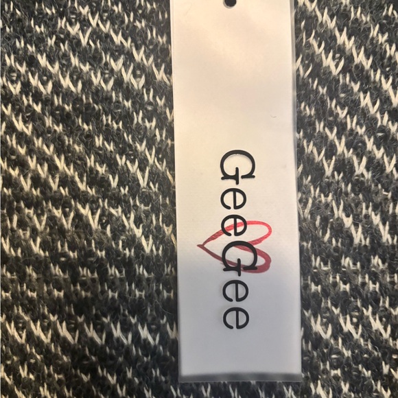 Nwt GeeGee long sweater size m/l - Picture 3 of 5